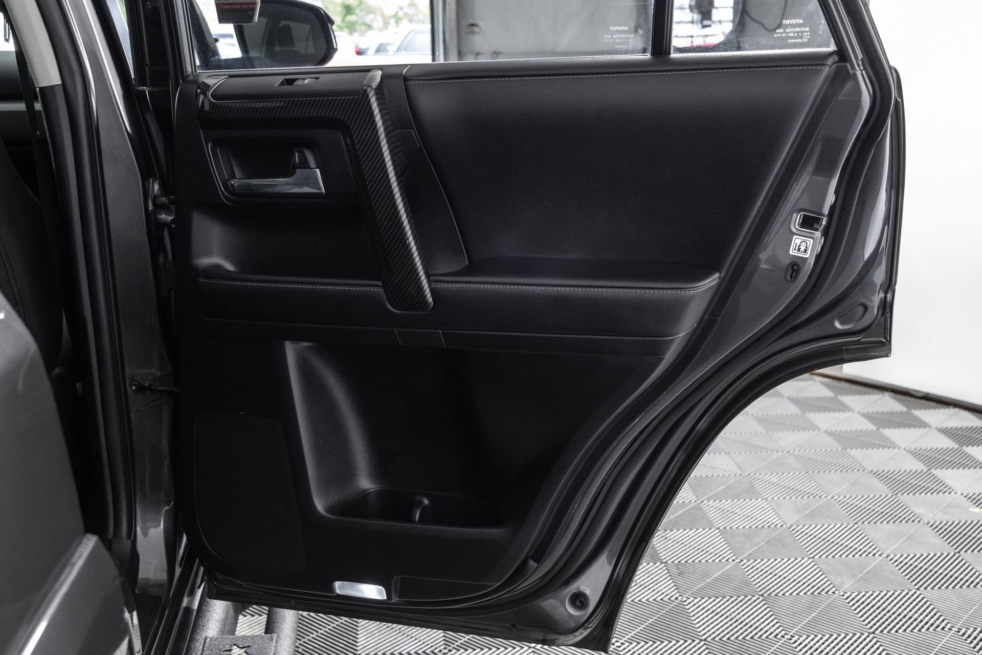 Used 2022 Toyota 4Runner SR5 AWD/4WD image 41