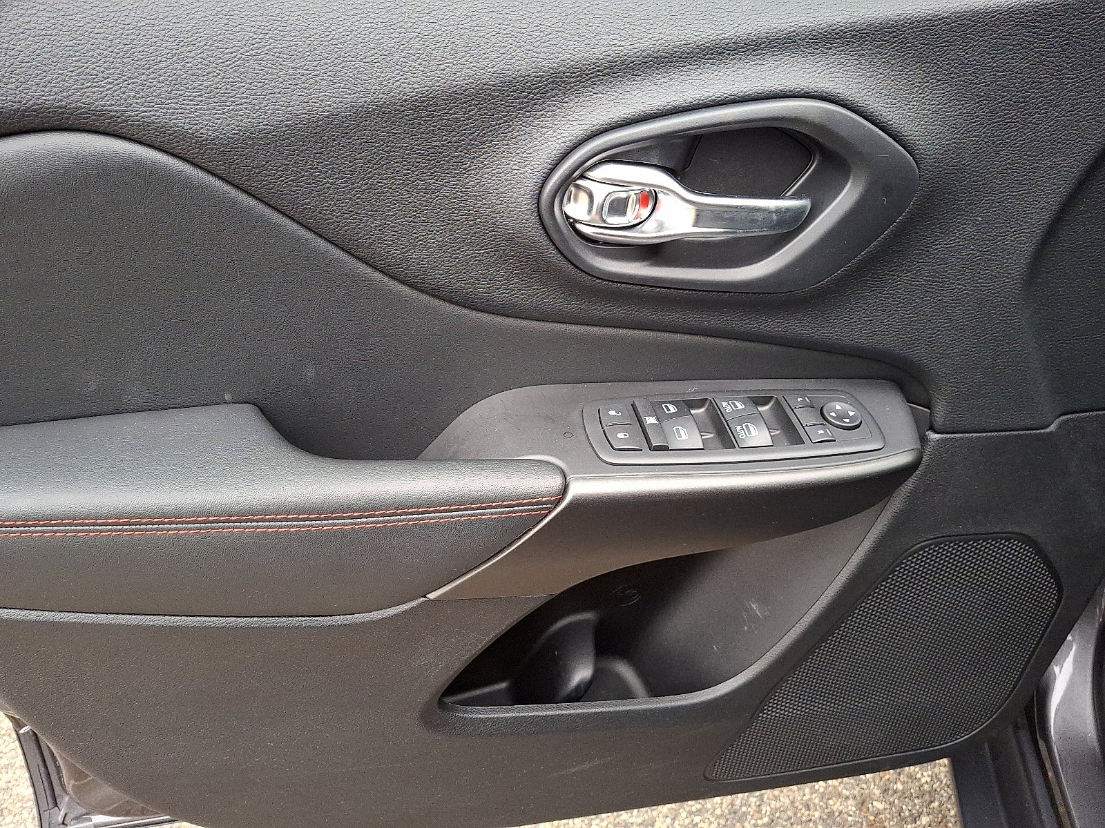 Certified 2020 Jeep Cherokee Trailhawk w/ Cold Weather Group image 14