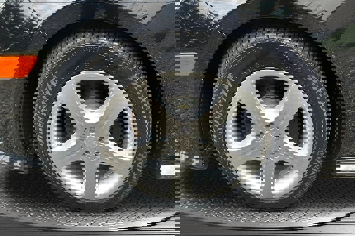 Used 2011 Mercedes-Benz E 350 4MATIC Sedan image 32