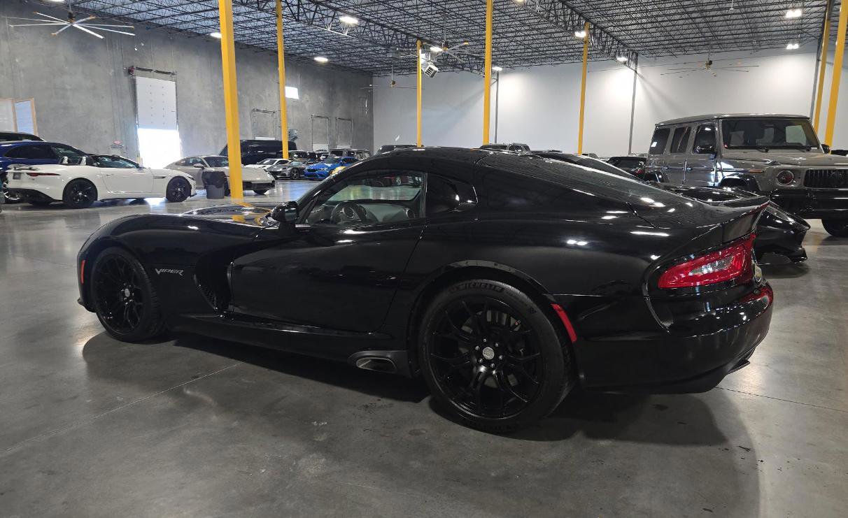 Used 2017 Dodge Viper SRT-10 image 2