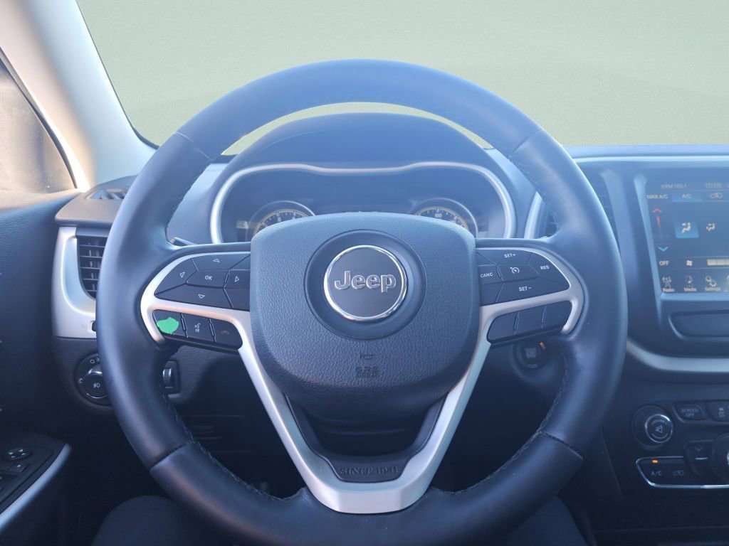 Used 2018 Jeep Cherokee Latitude Plus image 28