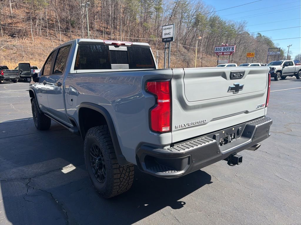 Used 2024 Chevrolet Silverado 2500 ZR2 w/ Technology Package image 2