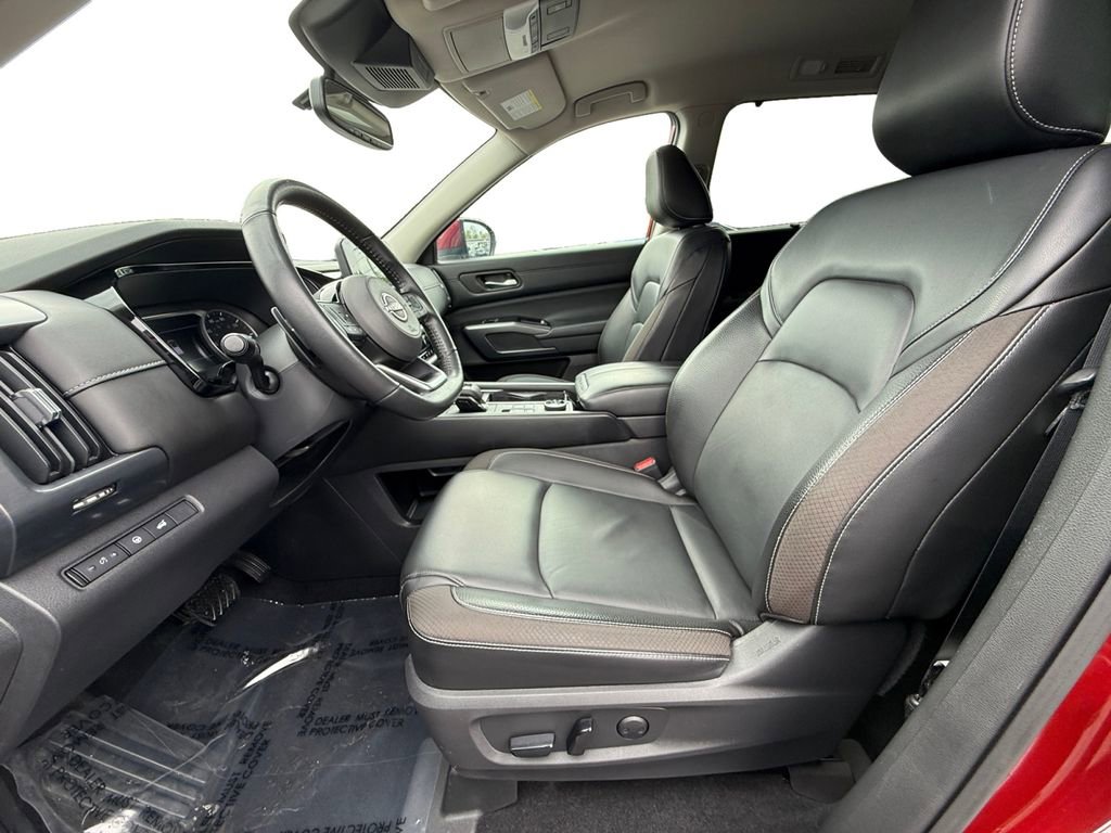 Used 2022 Nissan Pathfinder SL w/ SL Black Package image 9