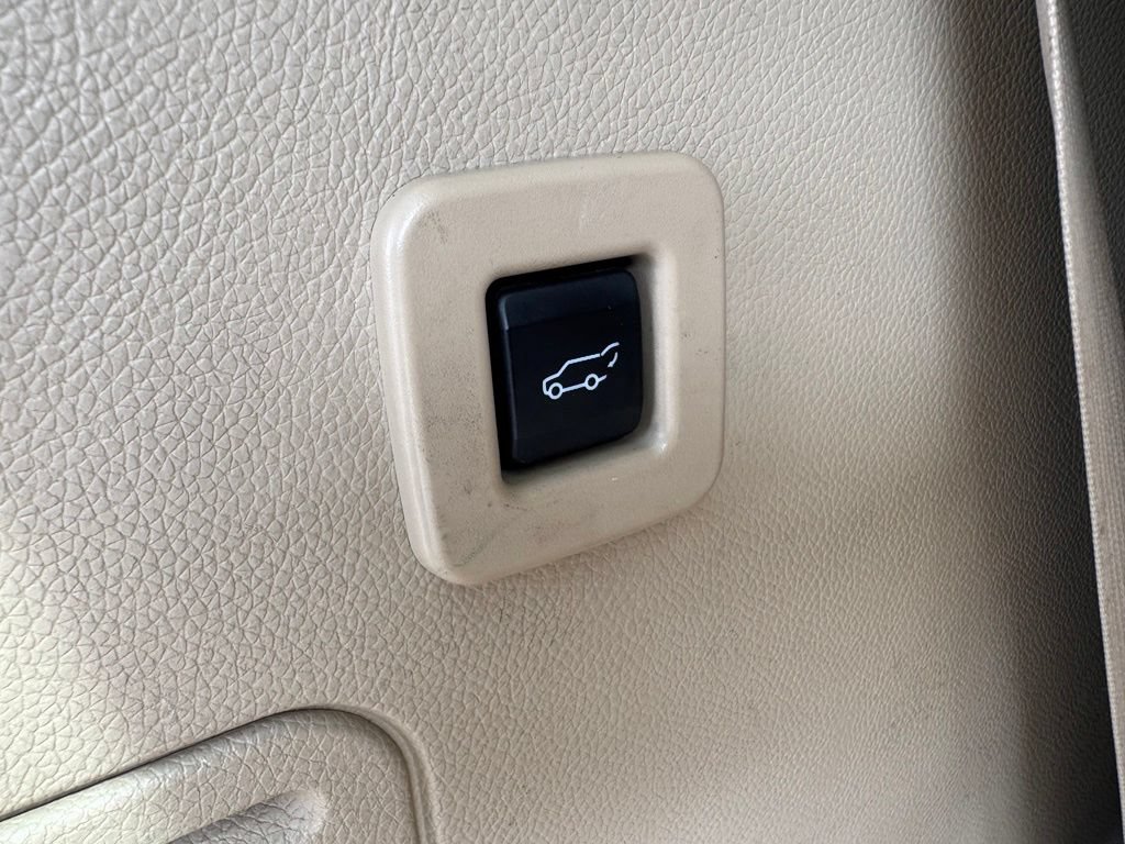 Used 2010 Lincoln Navigator 4WD image 17