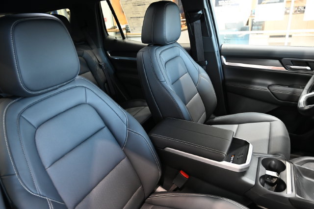 New 2027 GMC Terrain Elevation w/ Elevation Premium Package AWD/4WD image 8