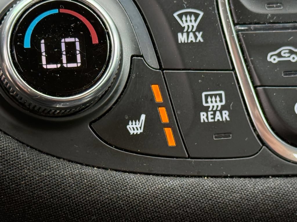 Used 2024 Chevrolet Malibu LT FWD image 35