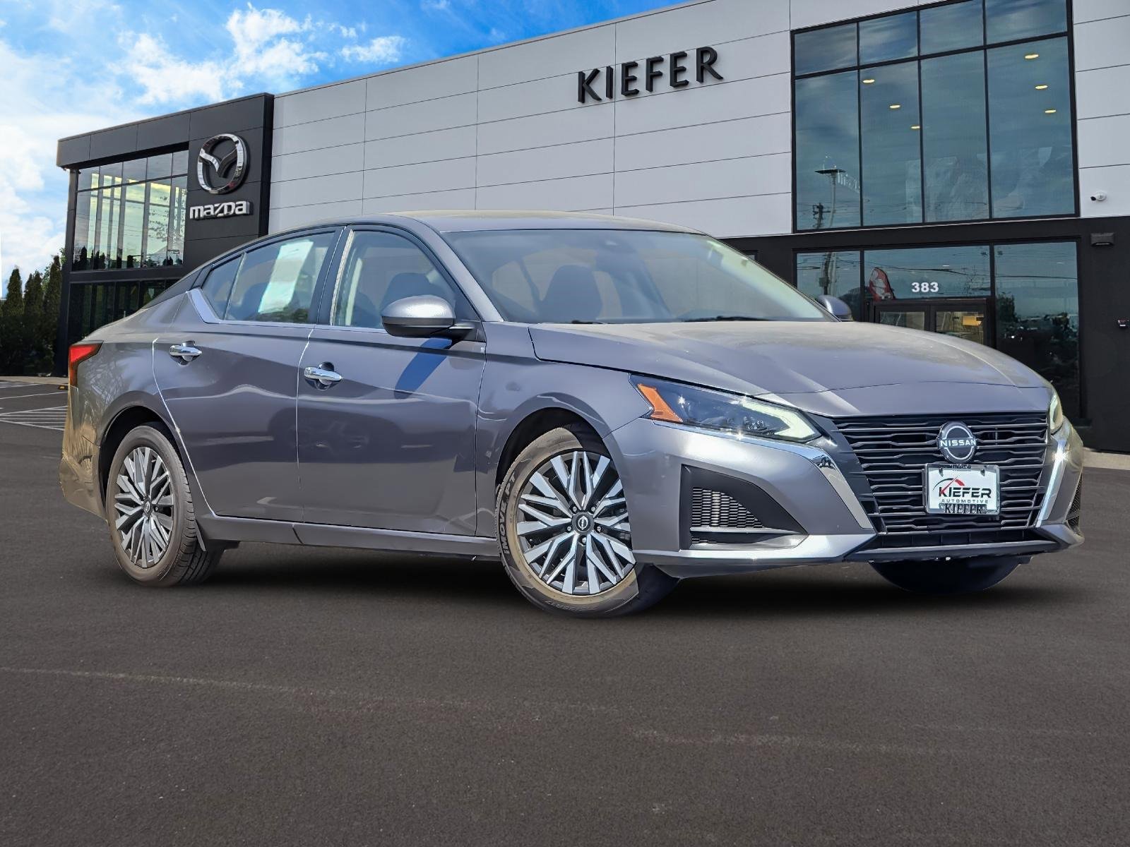 Used 2023 Nissan Altima 2.5 SV image 2