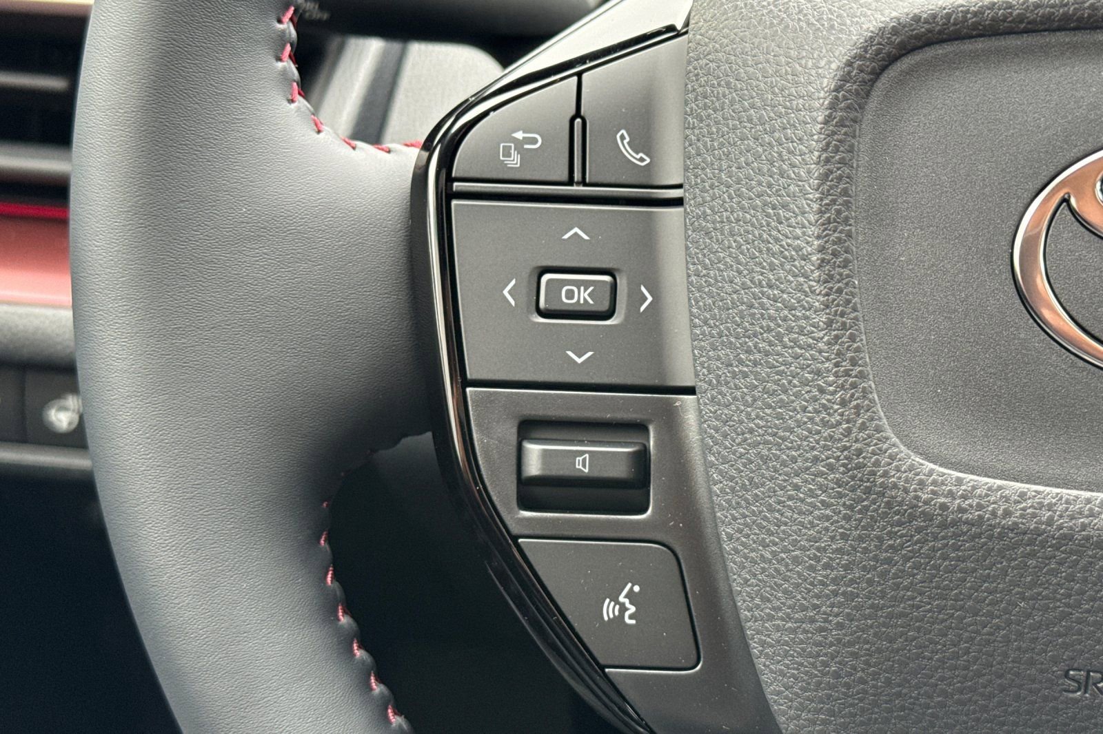 New 2026 Toyota Prius Plug-In Hybrid FWD image 26