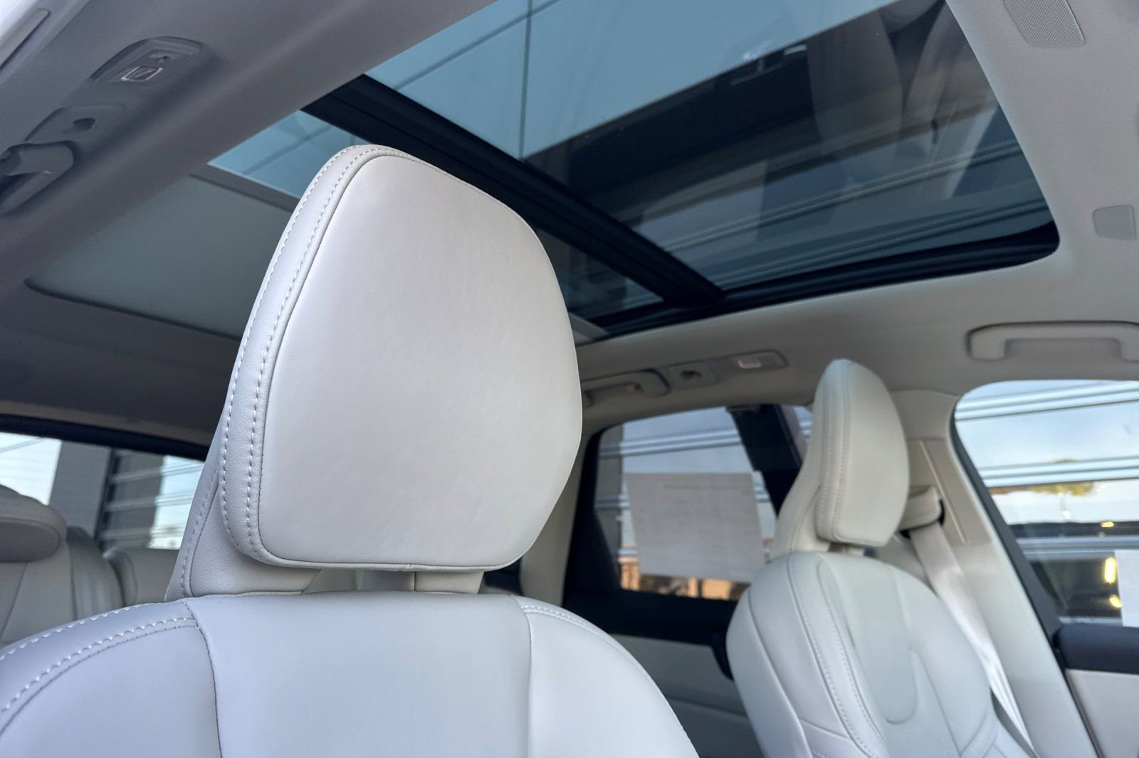 Certified 2026 Volvo XC60 B5 Ultra w/ Protection Package Premier AWD/4WD image 18