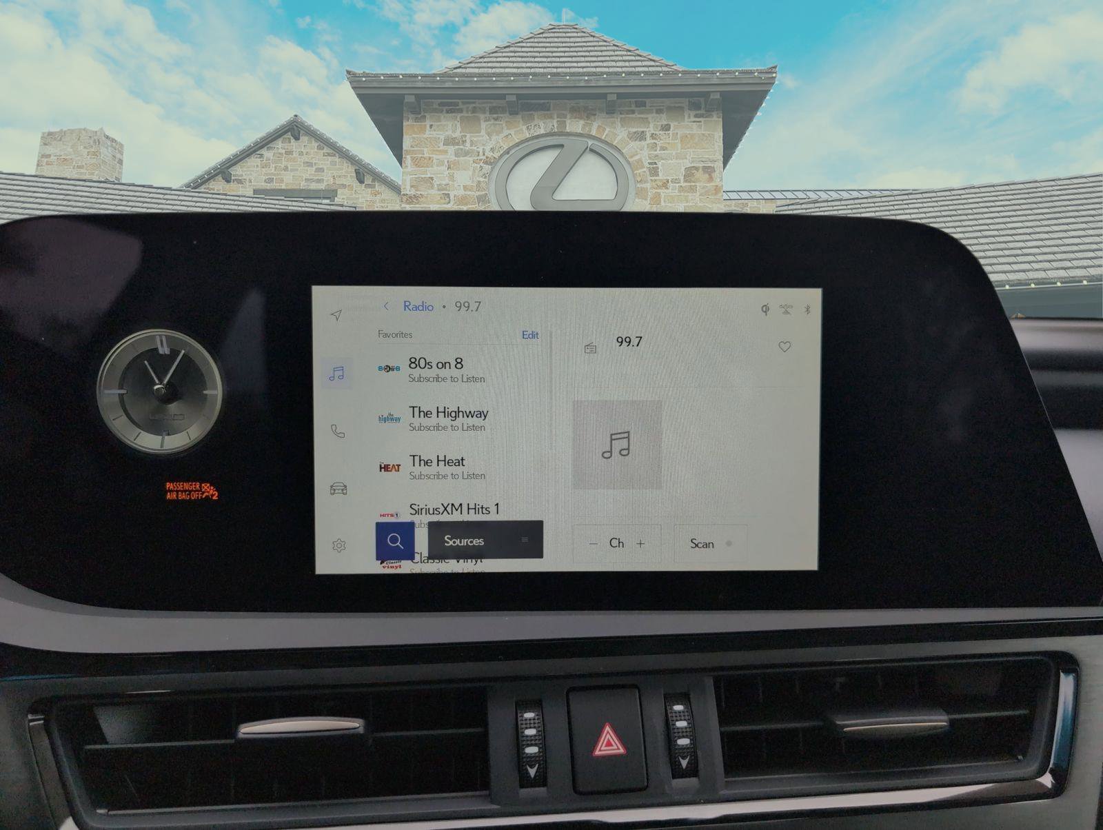 Certified 2025 Lexus ES 300h image 21