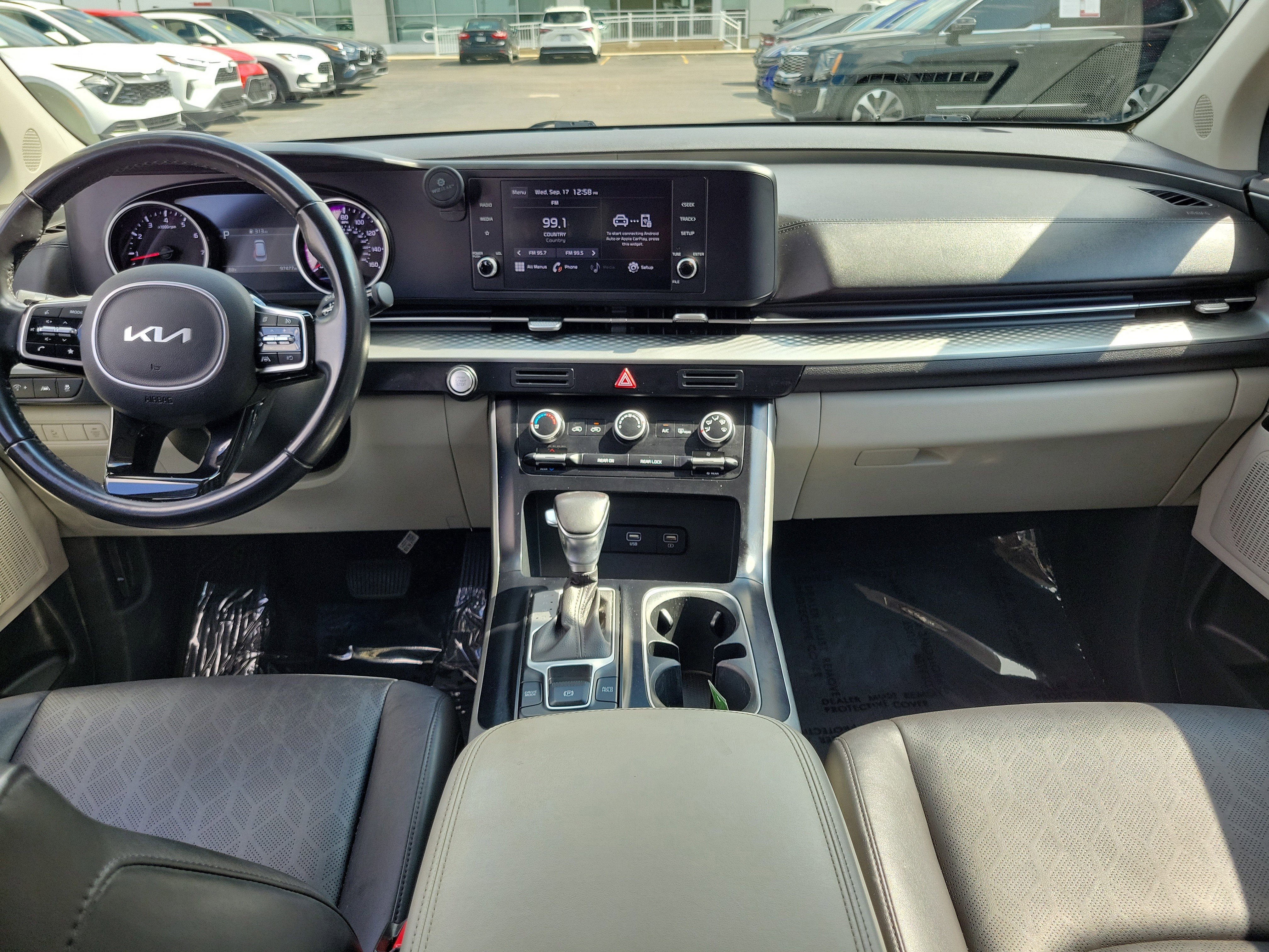 Used 2022 Kia Carnival LX image 9