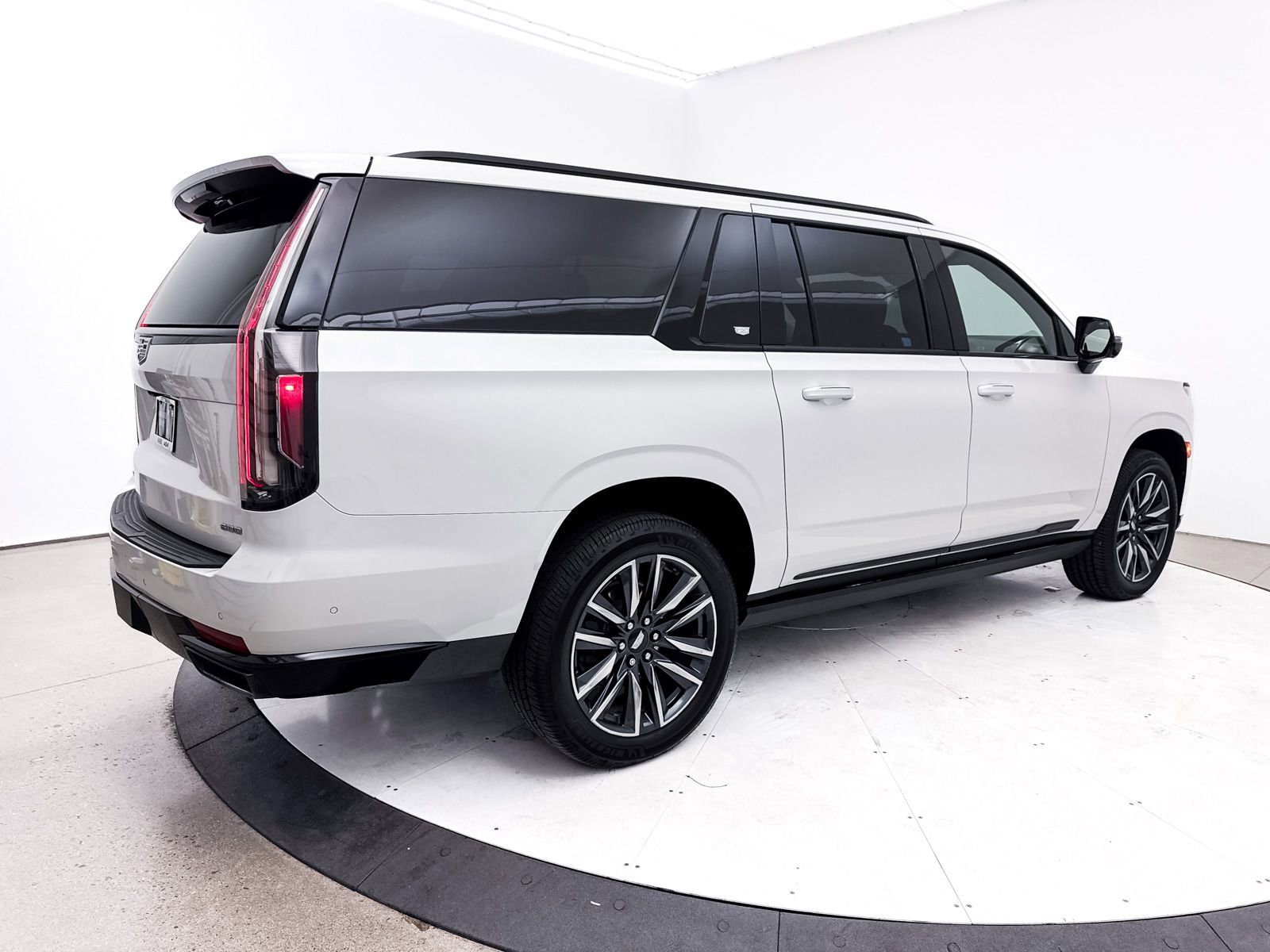 Used 2021 Cadillac Escalade ESV Sport w/ Driver Assist Tech Package image 22