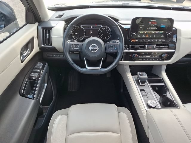 Used 2022 Nissan Pathfinder SL AWD/4WD image 14