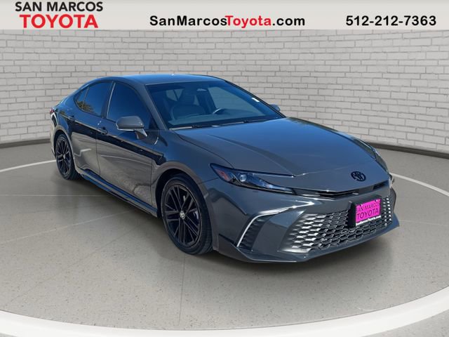 Used 2025 Toyota Camry SE image 3