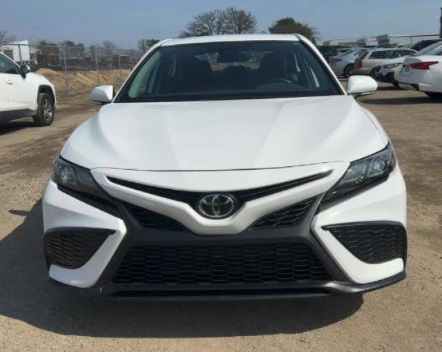 Used 2023 Toyota Camry SE image 11