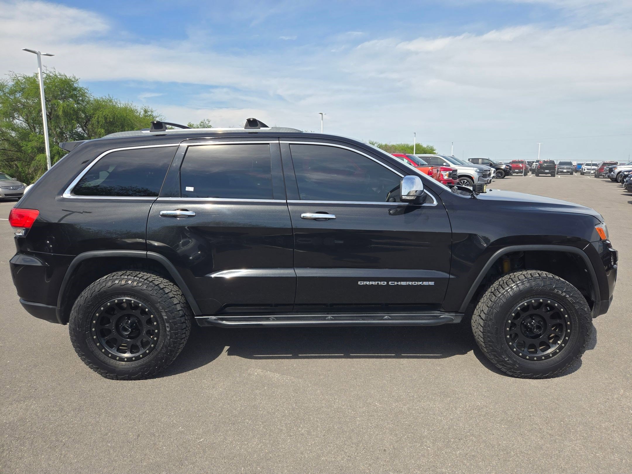 Used 2014 Jeep Grand Cherokee Limited w/ Luxury Group II AWD/4WD image 2