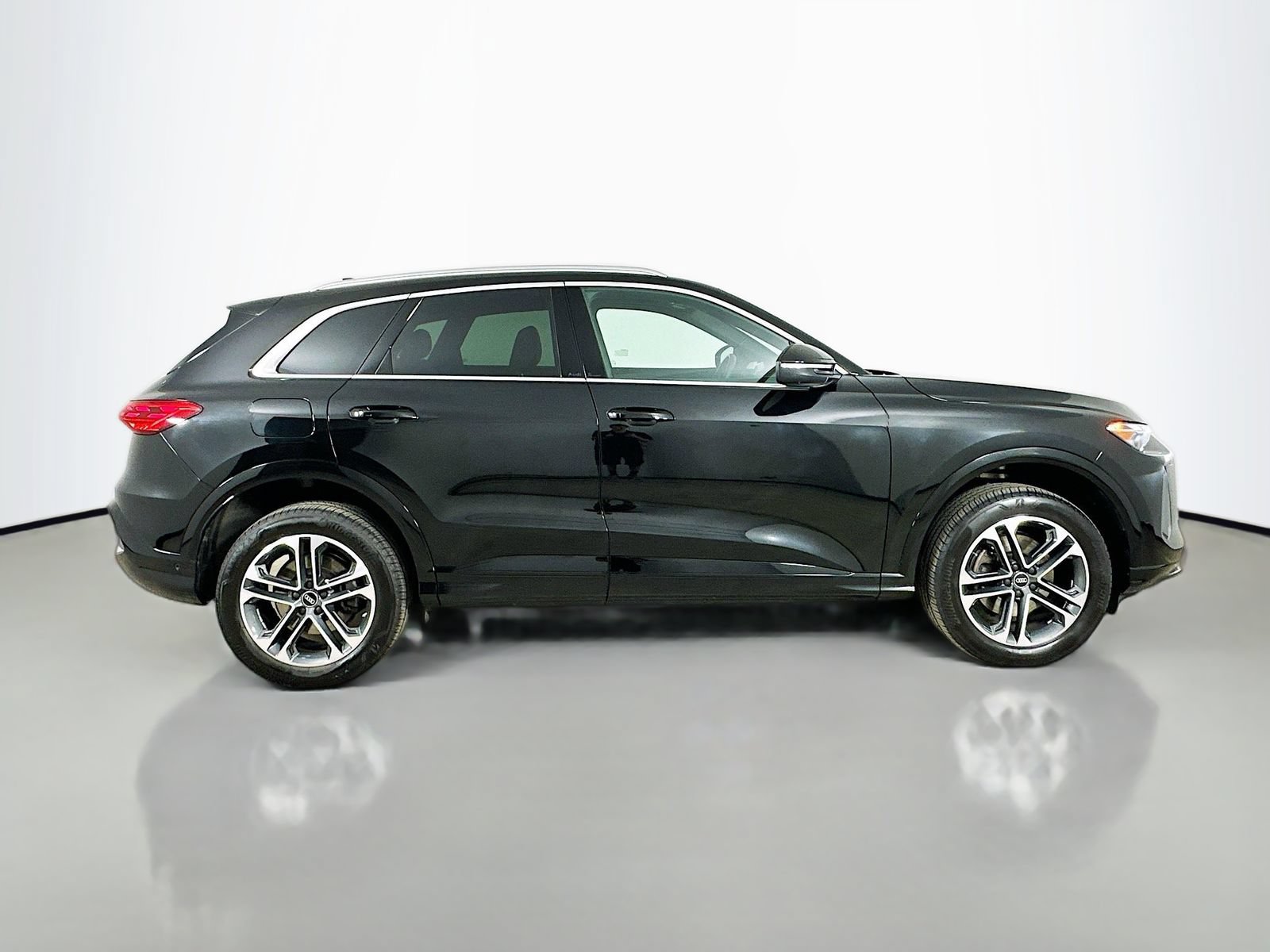 Used 2025 Audi Q5 Premium AWD/4WD image 4