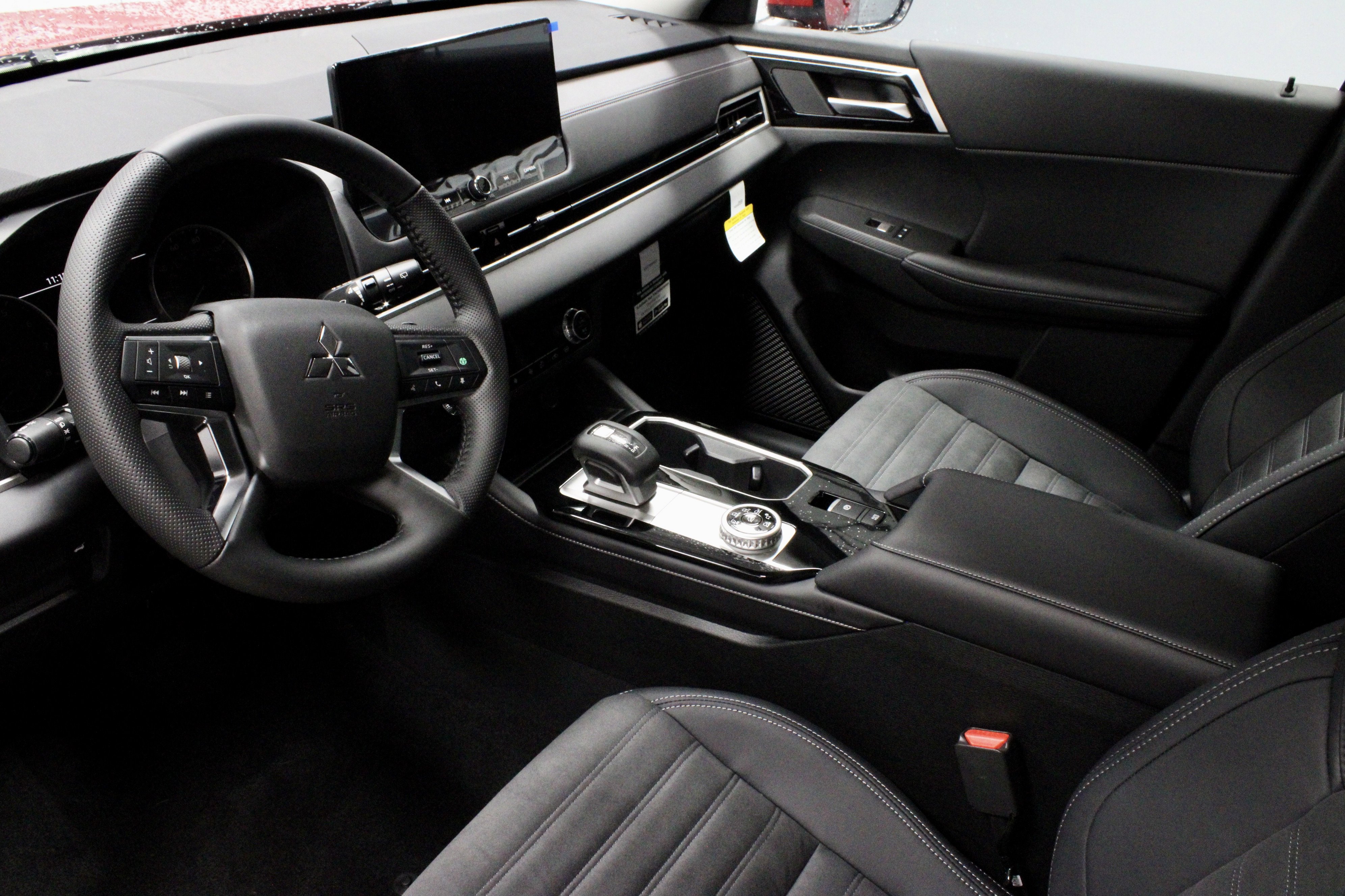 New 2025 Mitsubishi Outlander SE image 17