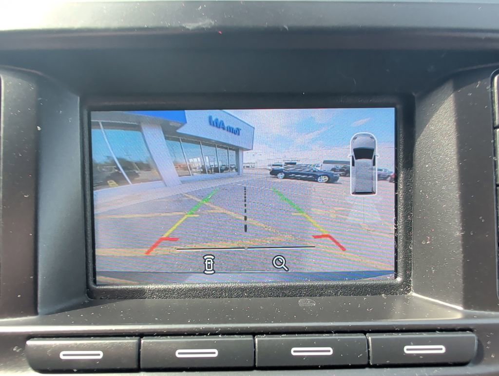 Used 2017 Ford Explorer XLT image 14