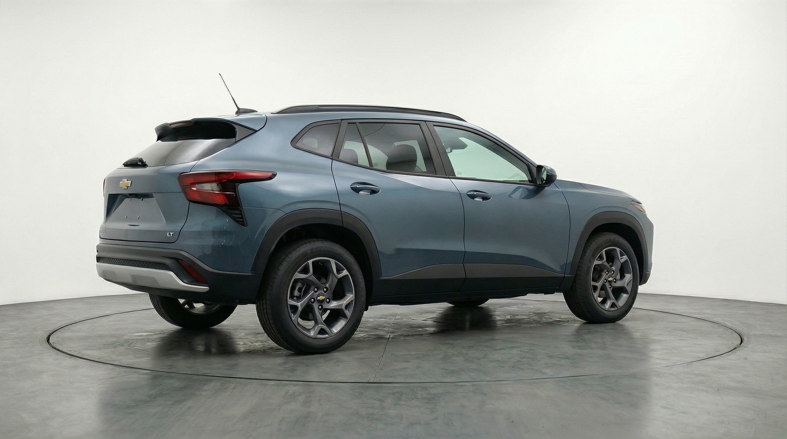 Used 2025 Chevrolet Trax LT w/ LT Convenience Package image 9