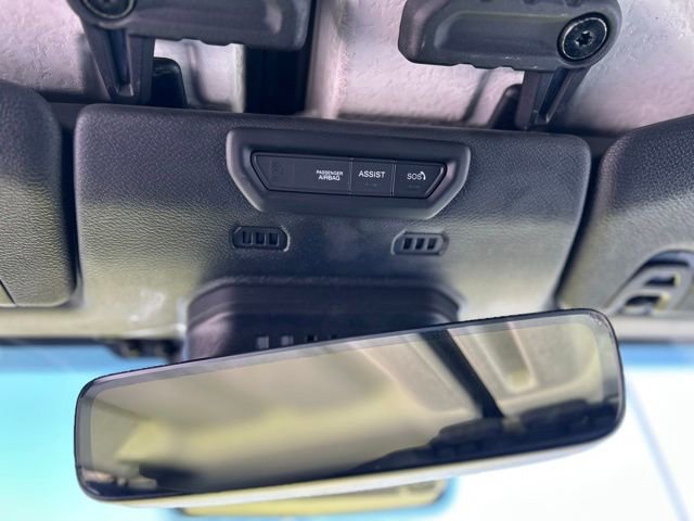 Used 2022 Jeep Wrangler Unlimited Sahara w/ LED Lighting Group AWD/4WD image 27
