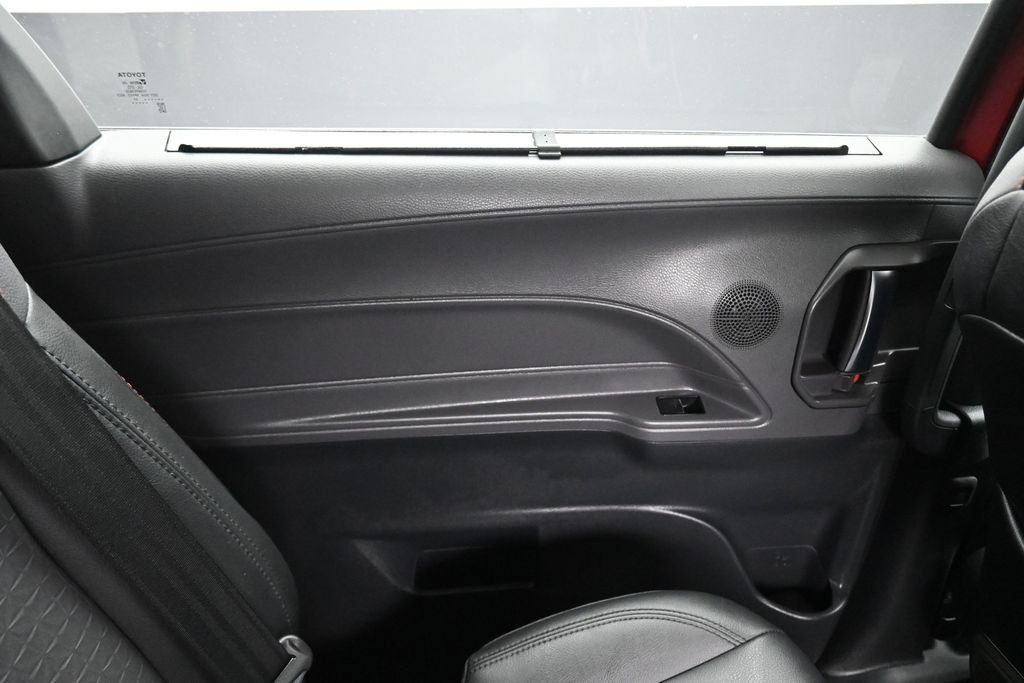 Used 2021 Toyota Sienna XSE FWD image 44
