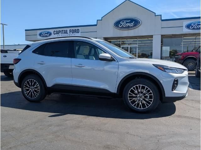 New 2025 Ford Escape SE image 3