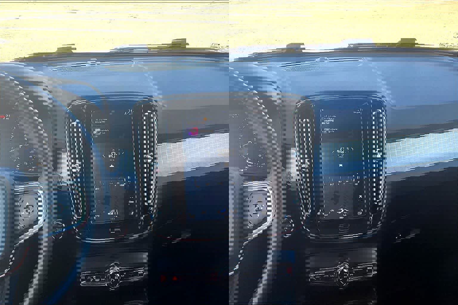 Used 2019 Volvo XC40 T5 Momentum image 15