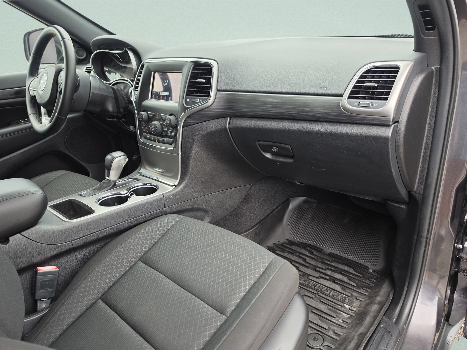 Used 2021 Jeep Grand Cherokee Laredo RWD image 14
