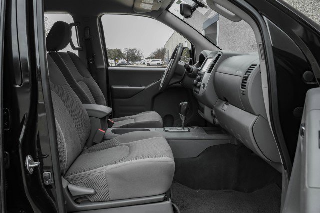 Used 2021 Nissan Frontier SV w/ Midnight Edition Floor Mats image 35