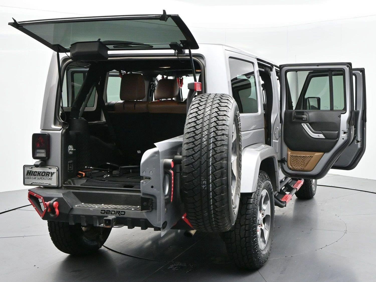 Used 2017 Jeep Wrangler Unlimited Sahara w/ Dual Top Group AWD/4WD image 46
