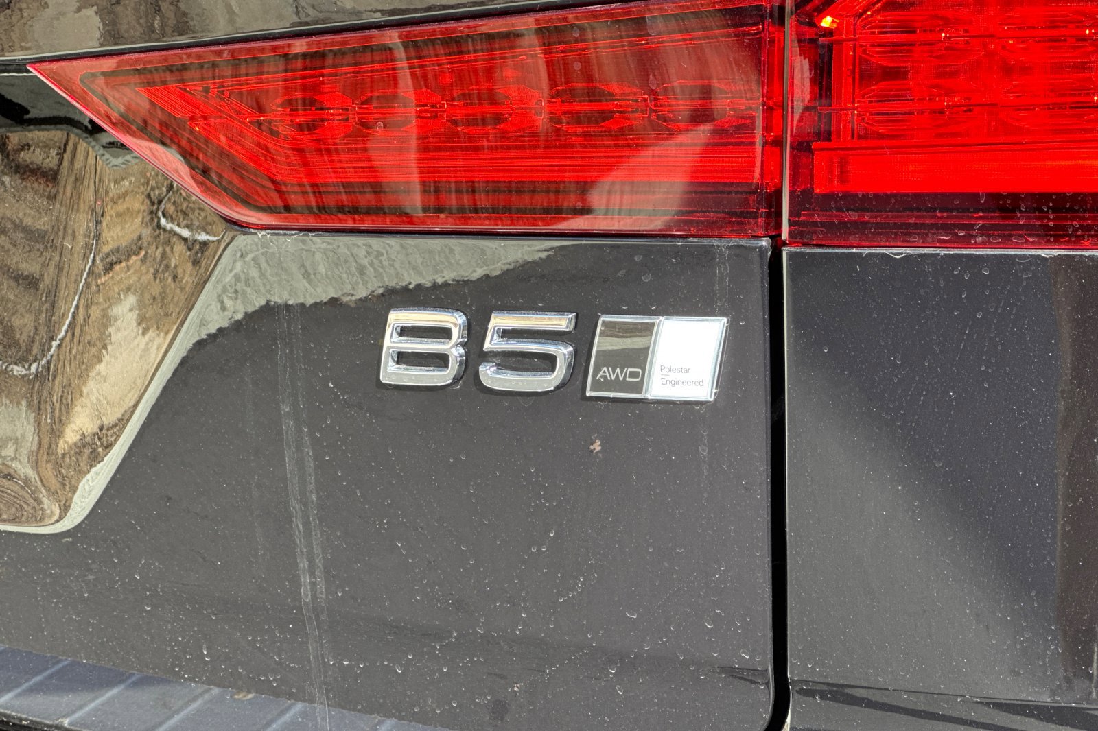 New 2025 Volvo V60 B5 Cross Country Plus w/ Protection Package Premier image 7