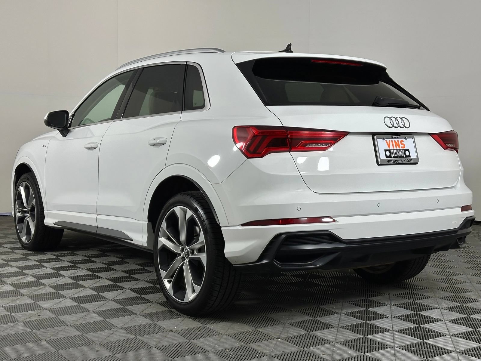 Used 2020 Audi Q3 2.0T Premium Plus w/ Premium Plus Package AWD/4WD image 36