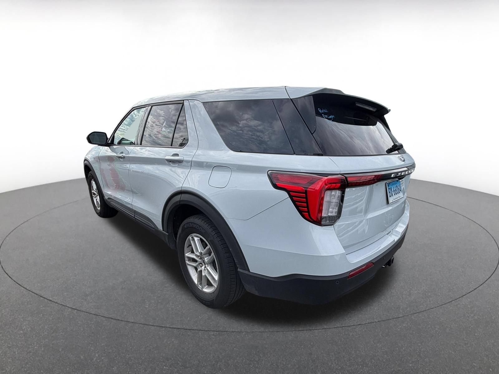 Used 2026 Ford Explorer Active AWD/4WD image 9