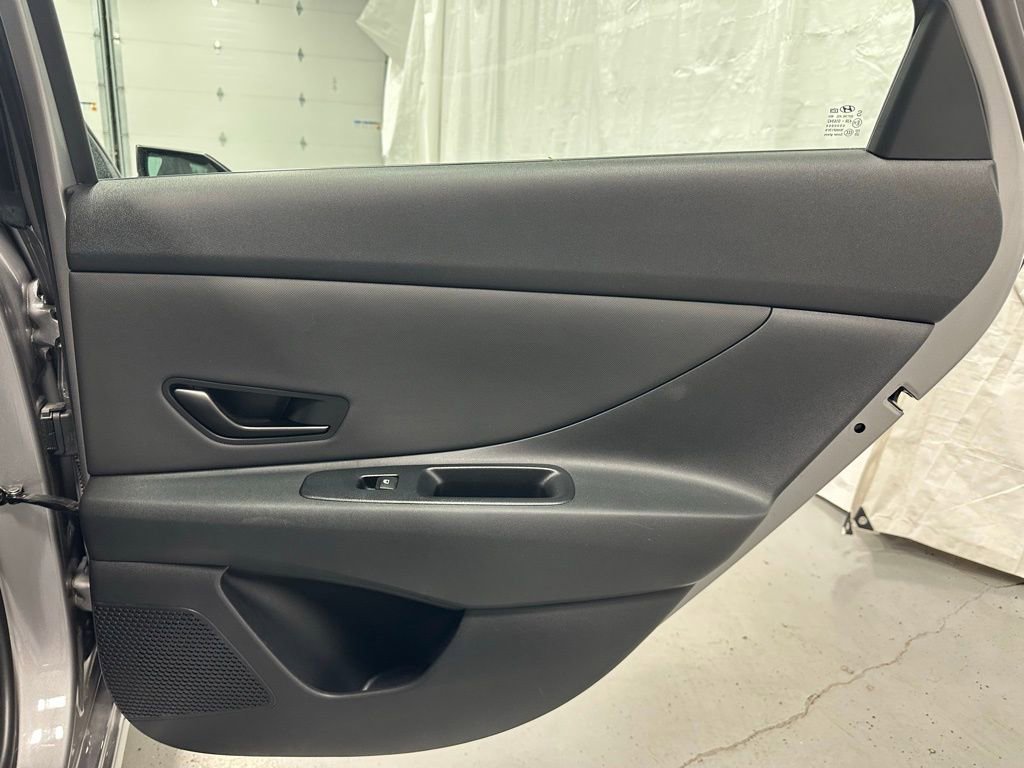 Used 2025 Hyundai Elantra Sport image 42