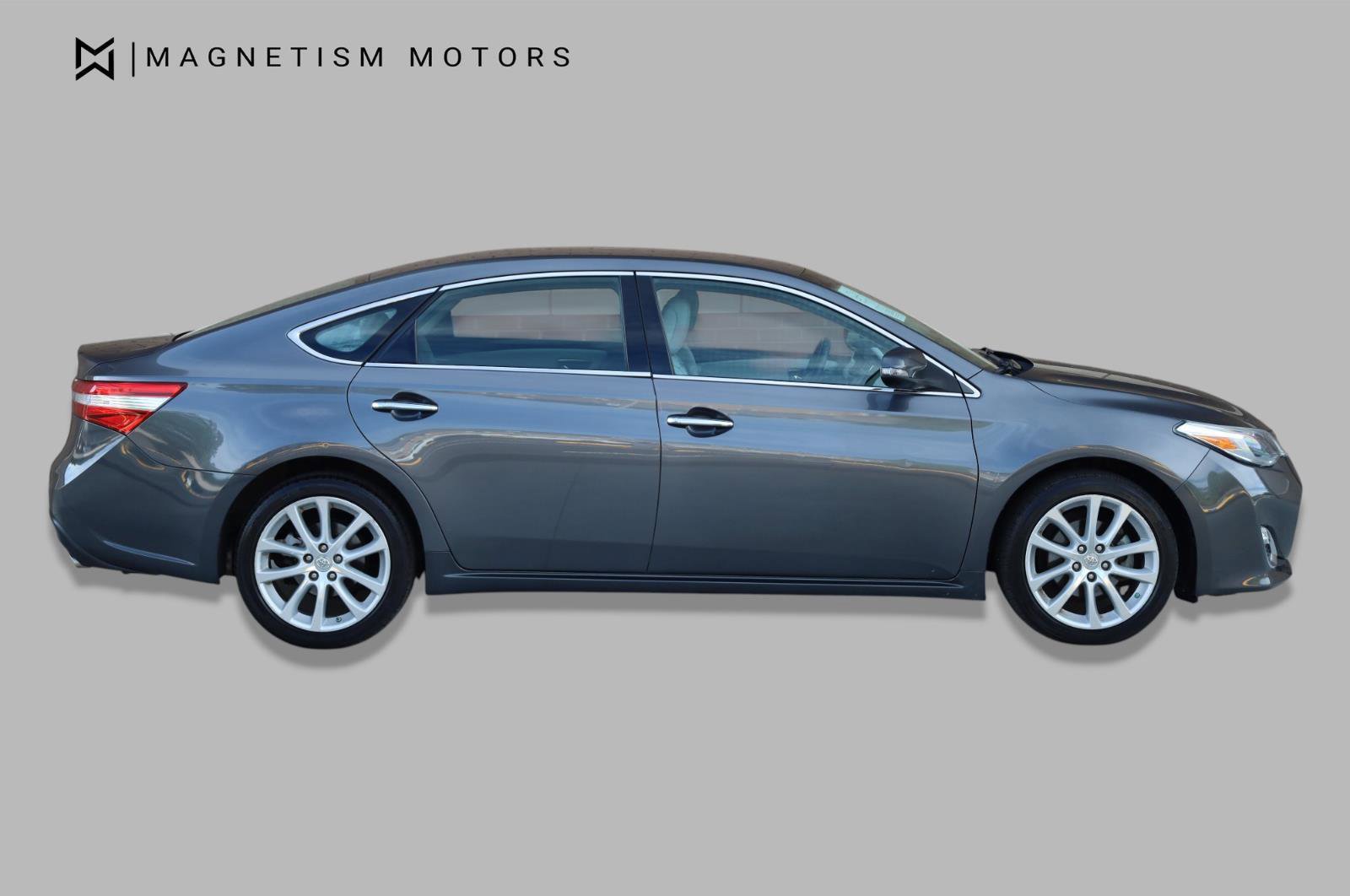 Used 2013 Toyota Avalon XLE FWD image 2