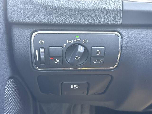 Used 2016 Volvo V60 T5 Platinum image 33