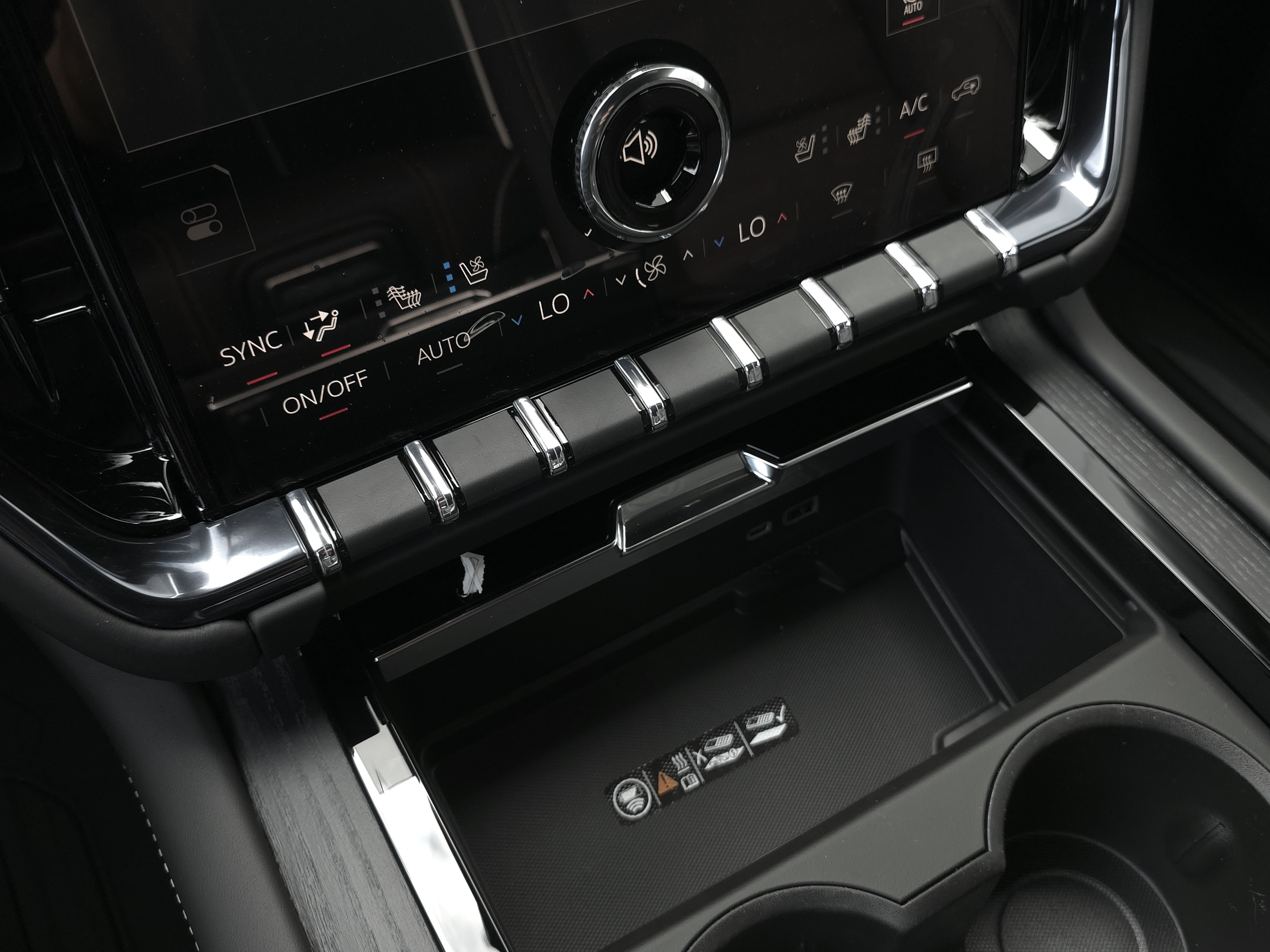 New 2026 GMC Yukon XL AT4 Ultimate w/ LPO, Floor Liner Package AWD/4WD image 18