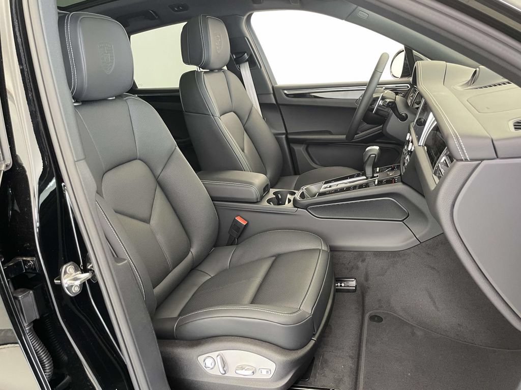 New 2026 Porsche Macan AWD/4WD image 23