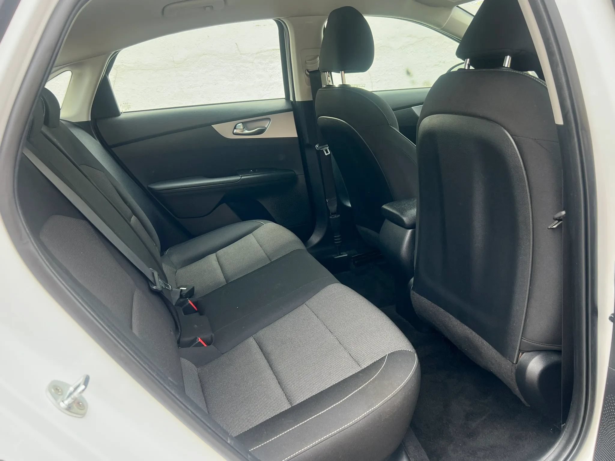 Used 2022 Kia Forte LXS FWD image 28