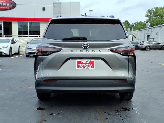 Used 2026 Toyota Sienna XLE FWD image 5
