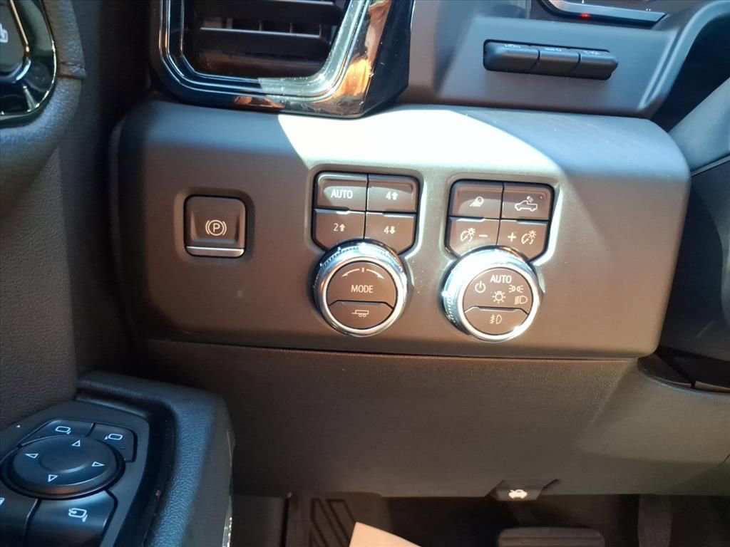 Used 2023 GMC Sierra 1500 AT4 w/ AT4 Premium Package image 18