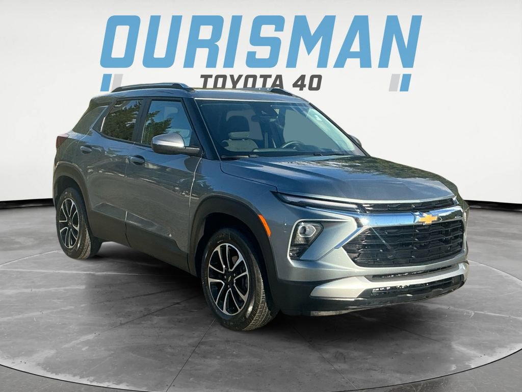 Used 2025 Chevrolet TrailBlazer LT image 1