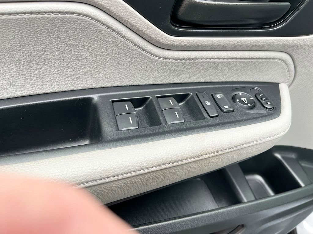 Used 2024 Honda Odyssey EX image 17