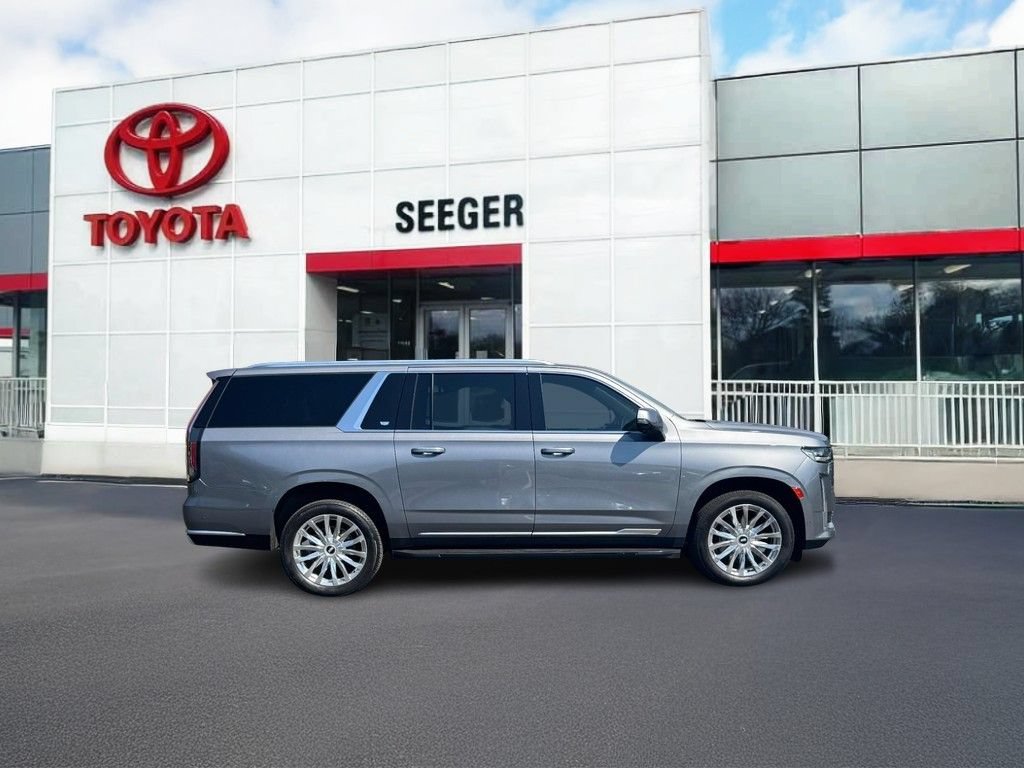 Used 2021 Cadillac Escalade ESV Premium Luxury AWD/4WD image 2