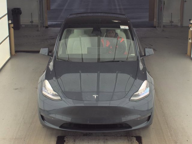 Used 2022 Tesla Model Y Long Range image 10