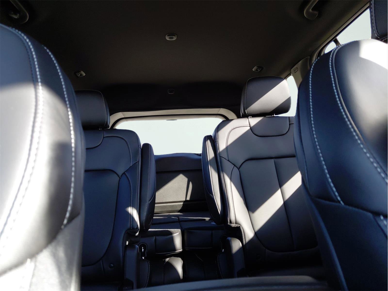 New 2025 Jeep Grand Cherokee L Limited w/ Black Appearance Package image 38