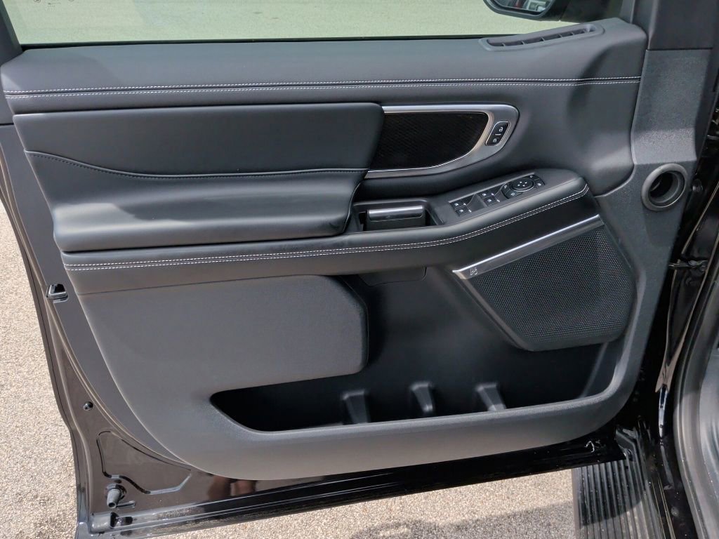New 2026 Ford Expedition Platinum w/ Stealth Appearance Package AWD/4WD image 11