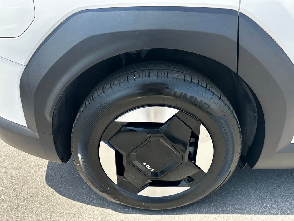 Used 2024 Kia EV9 Light Long Range RWD image 8