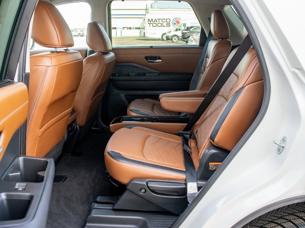 Used 2024 Nissan Pathfinder Platinum image 35